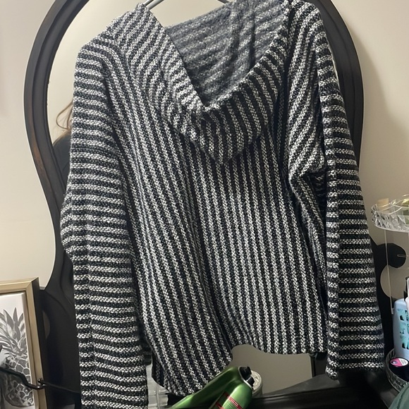 PONCHO STYLE HOODIE - Picture 3 of 3